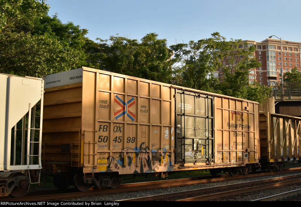 504598